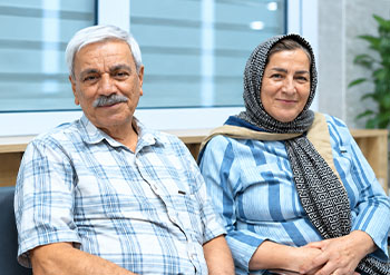 کاور ویدیوی یک زوج همراه، هر دو در مسیر درمان